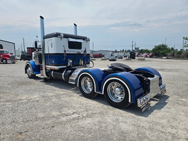 2000-peterbilt-379-image-18