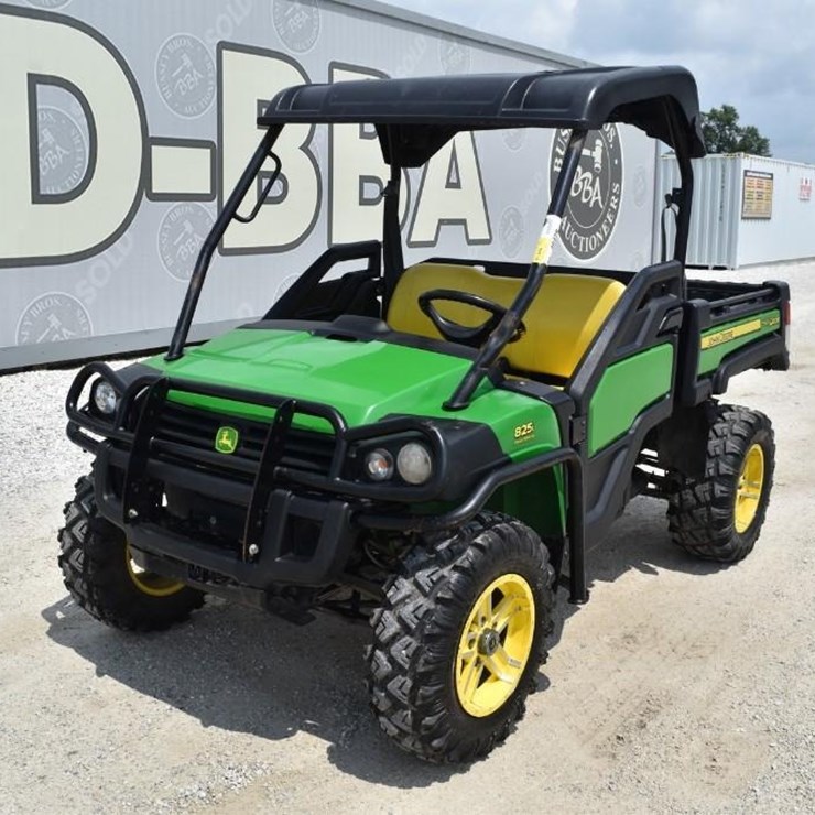 JOHN DEERE GATOR