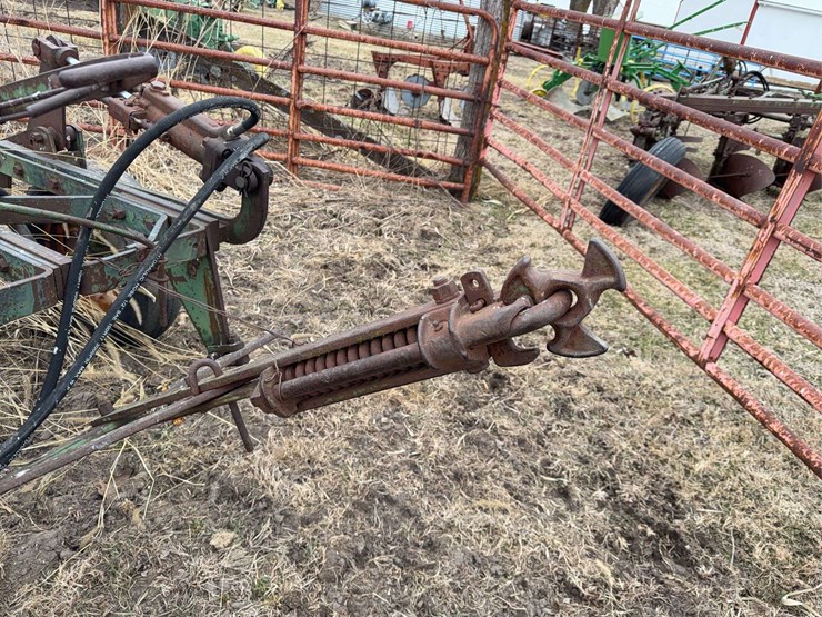 john-deere-pull-type-three-bottom-plow.-image-9