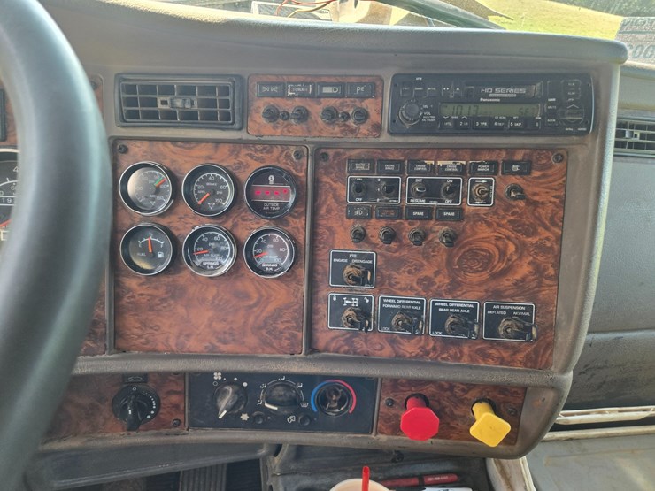 2002-kenworth-w900-image-48