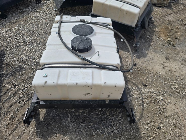 #22542-•-sprayer-tank-skid-steer-roof-mount-image-3