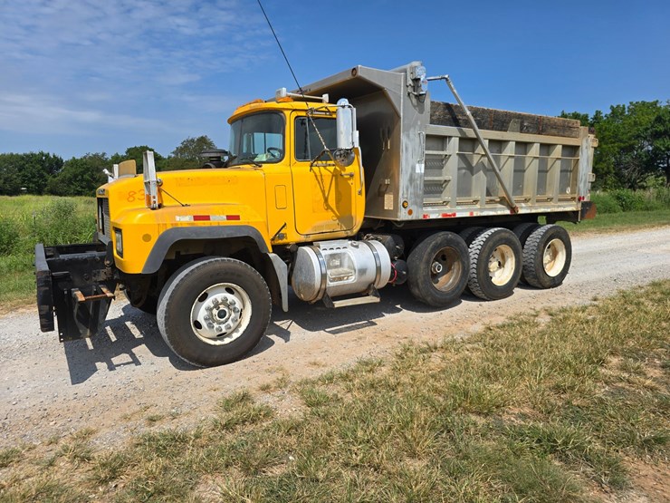 2002-mack-rd688s-image-4