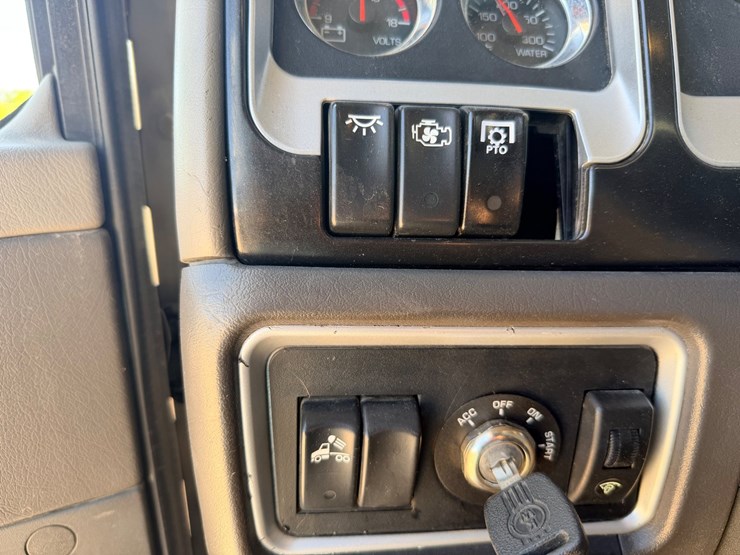 2010-kenworth-t800-image-110