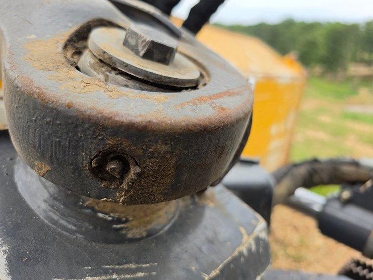 2015-deere-700k-image-109