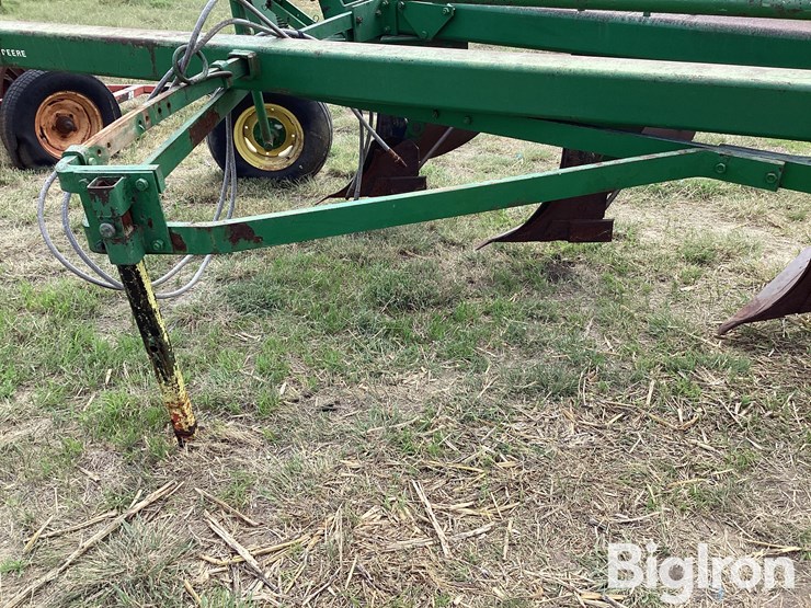 john-deere-7-image-10
