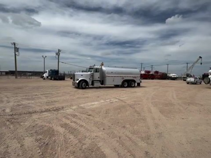 2006-peterbilt-379-image-1