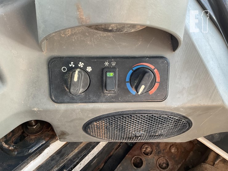 2018-bobcat-s570-image-12