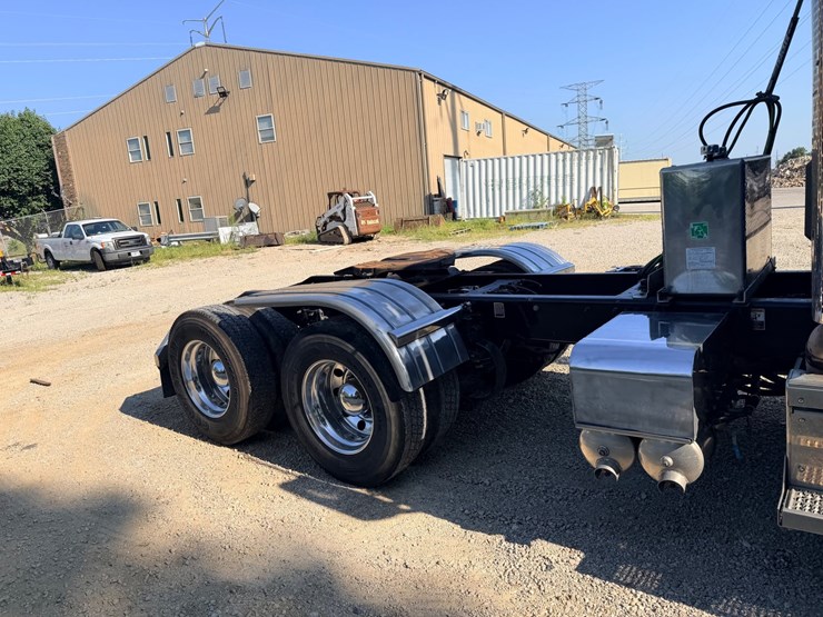2021-peterbilt-579-image-43