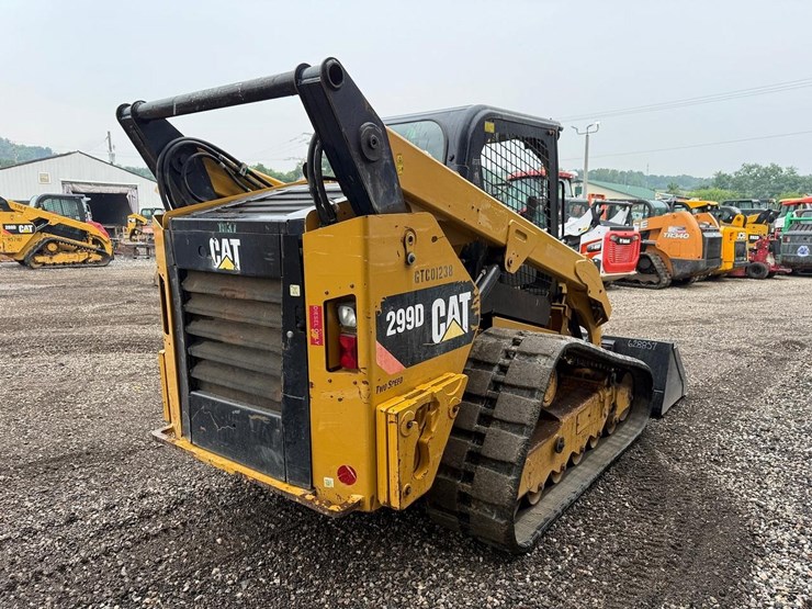 2014-caterpillar-299d-image-4