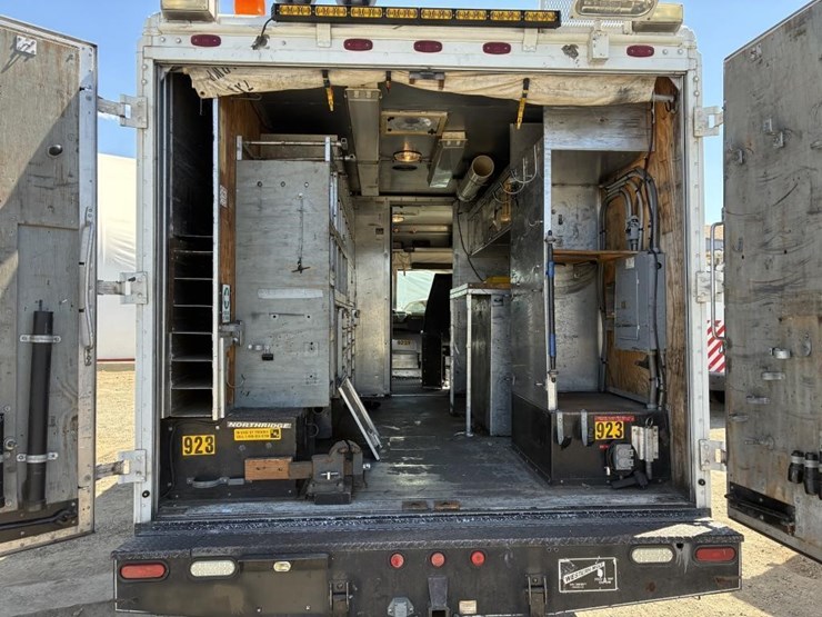 2008-workhorse-w62-image-16