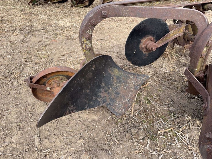 john-deere-two-bottom-plow-image-13