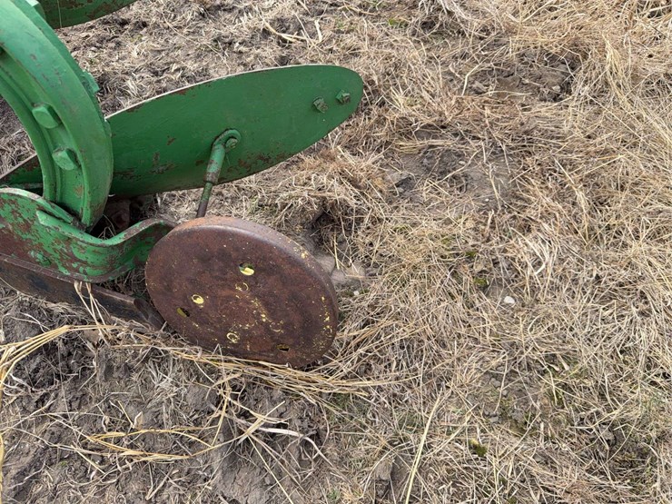 john-deere-pull-type-two-bottom-plow-image-15