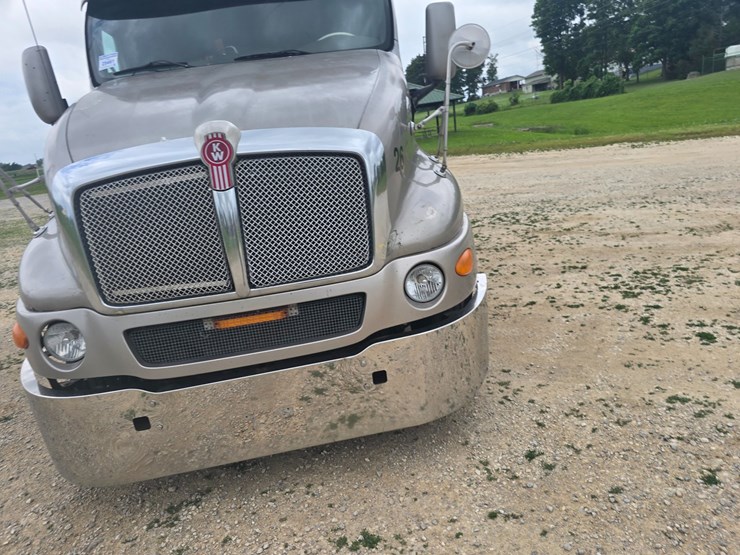 2010-kenworth-t2000-image-29