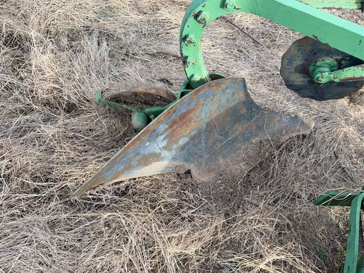 john-deere-pull-type-two-bottom-plow-image-16