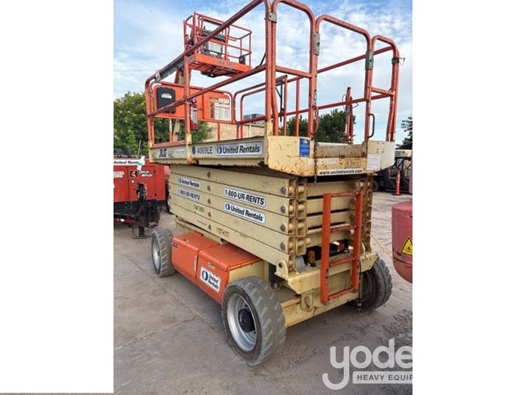2017-jlg-4069le-image-3