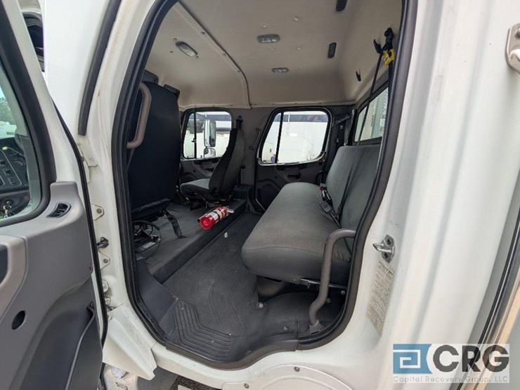 2011-freightliner-m2-stakebed-truck-image-15