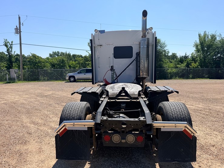 2010-kenworth-t800-image-10