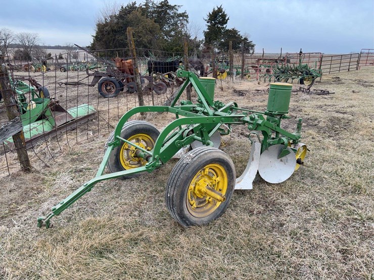 john-deere-two-row-pull-type-planter-image-3