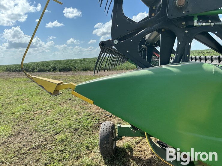 2020-john-deere-625f-image-11