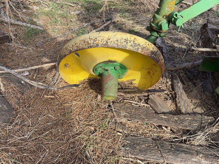 john-deere-pull-type-three-bottom-plow-image-19