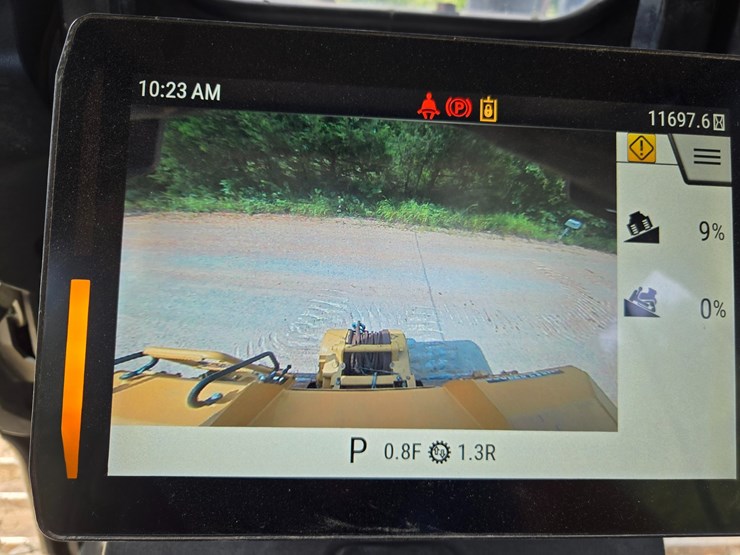 2019-caterpillar-d6-image-46