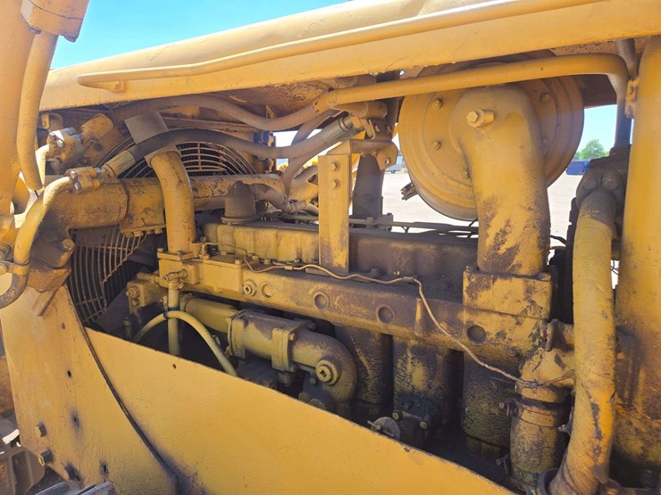 caterpillar-dozer-crawler-tractor-image-17