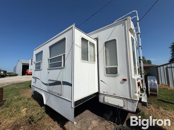 2002-american-star-asfw32rlsb-5th-wheel-camper-image-7