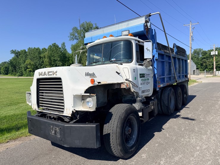 1993-mack-dm690s-image-2