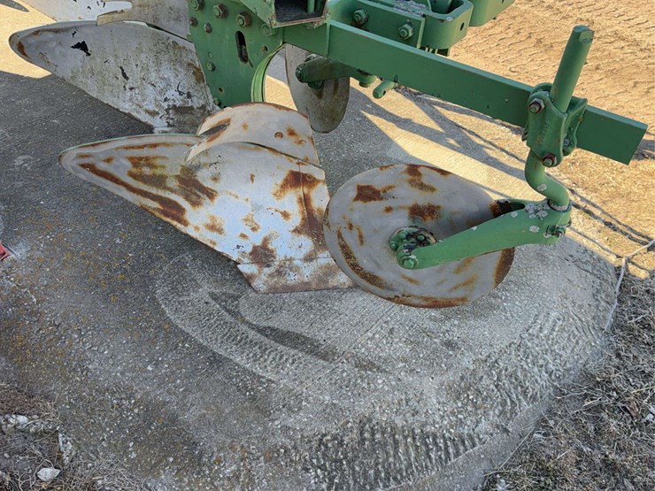 john-deere-three-point-four-bottom-plow-image-7