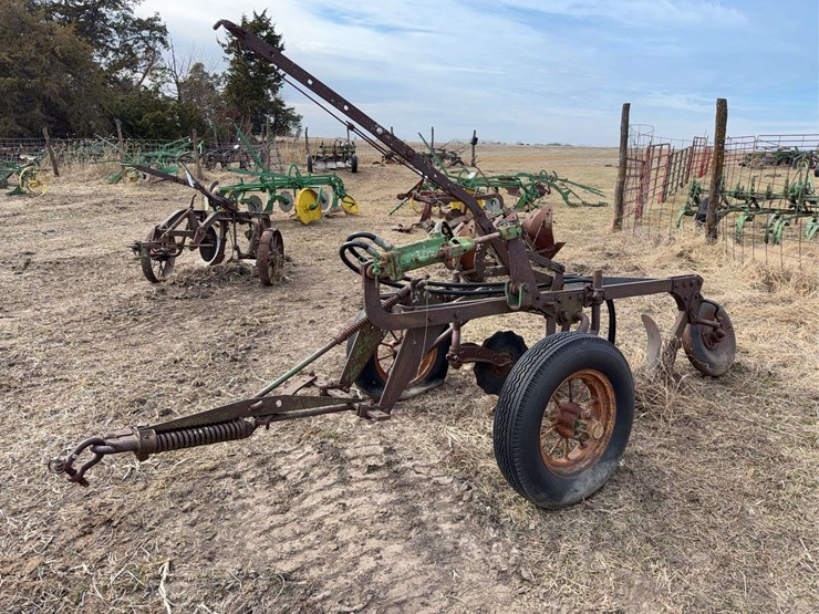 john-deere-two-bottom-plow-image-20
