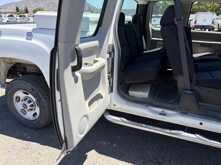 2012-gmc-sierra-2500-image-11