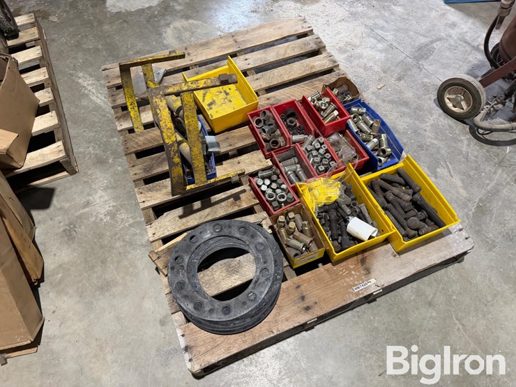 pallet-of-misc-truck-parts-image-3