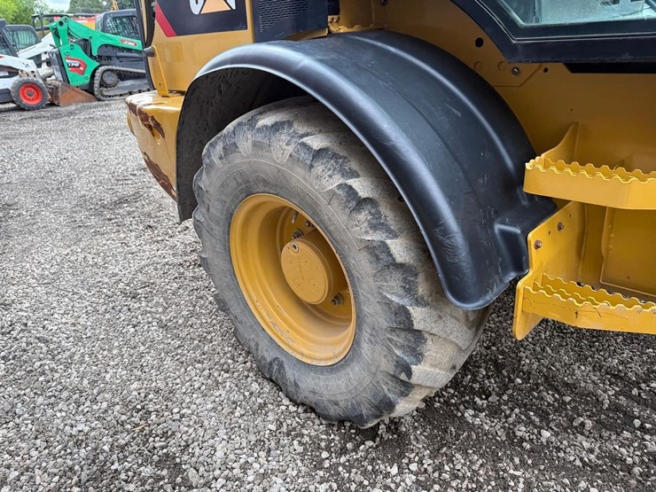 2019-caterpillar-908m-image-13