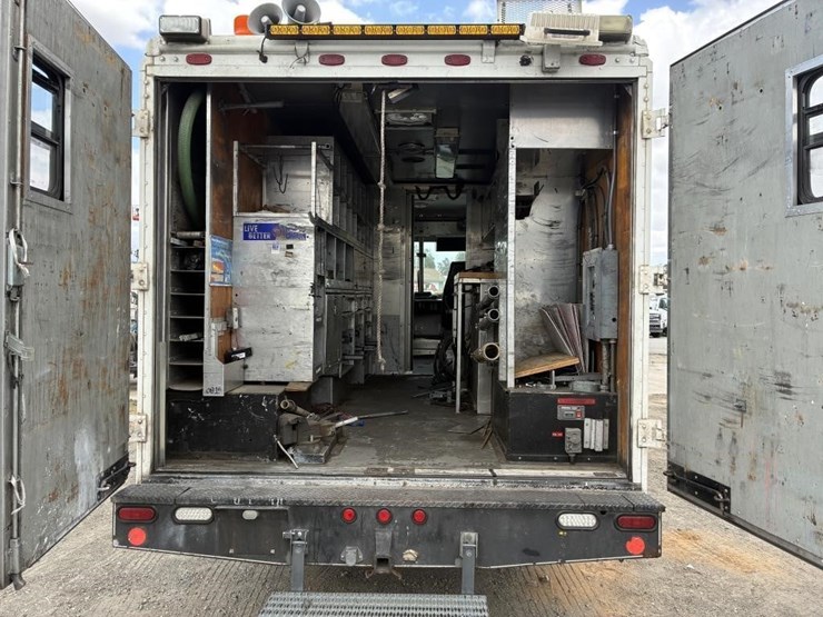 2008-workhorse-w62-image-17