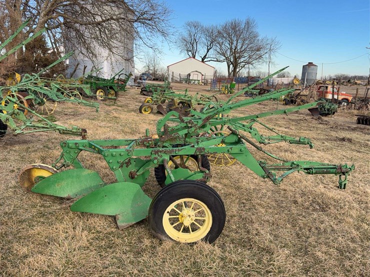 john-deere-pull-type-no.-44-two-bottom-plow-image-2