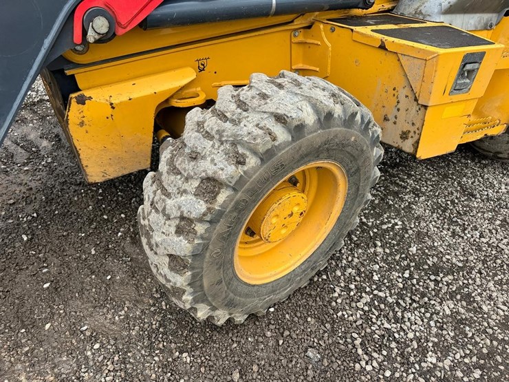 2018-deere-310l-image-12