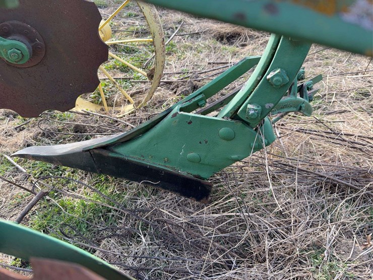 john-deere-pull-type-two-bottom-plow-image-22