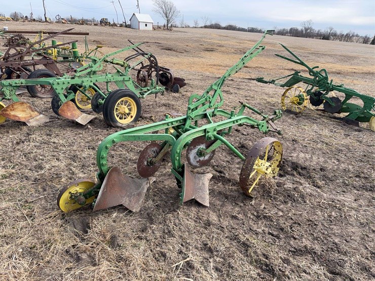 john-deere-pull-type-two-bottom-plow-image-5