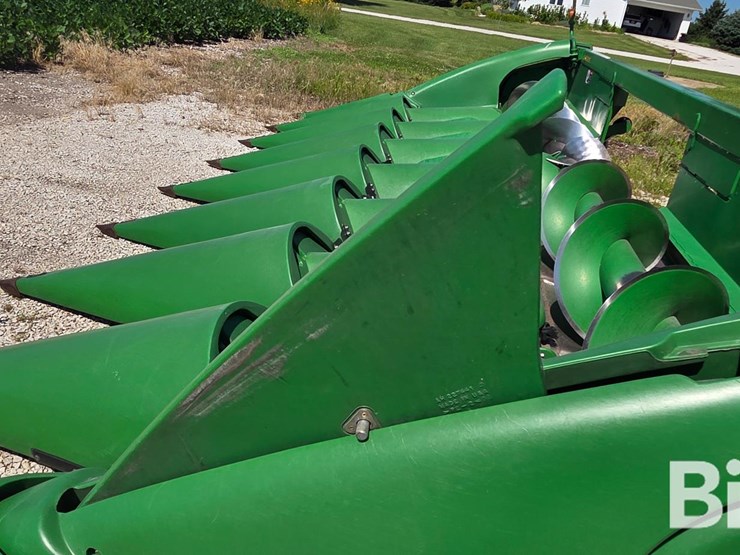 2010-john-deere-608c-image-11
