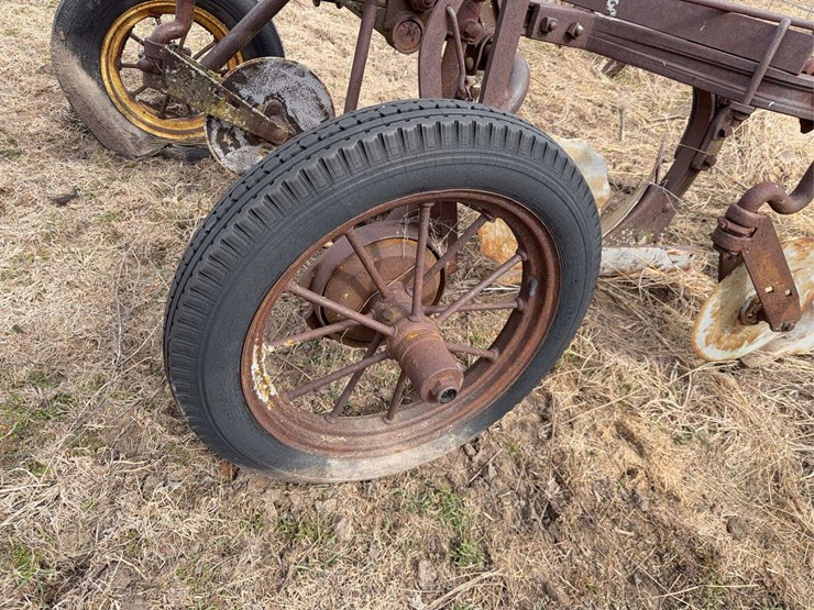 john-deere-pull-type-three-bottom-plow-image-11