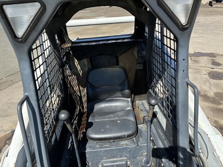2011-bobcat-t190-image-16