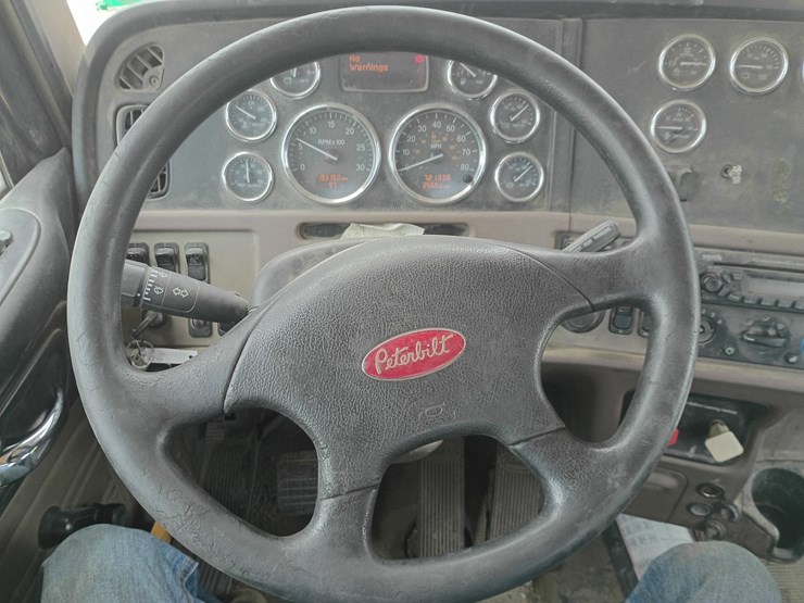 2012-peterbilt-384-image-57