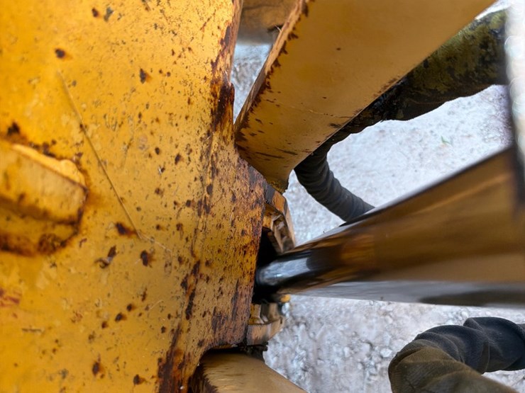 2000-deere-710d-image-58