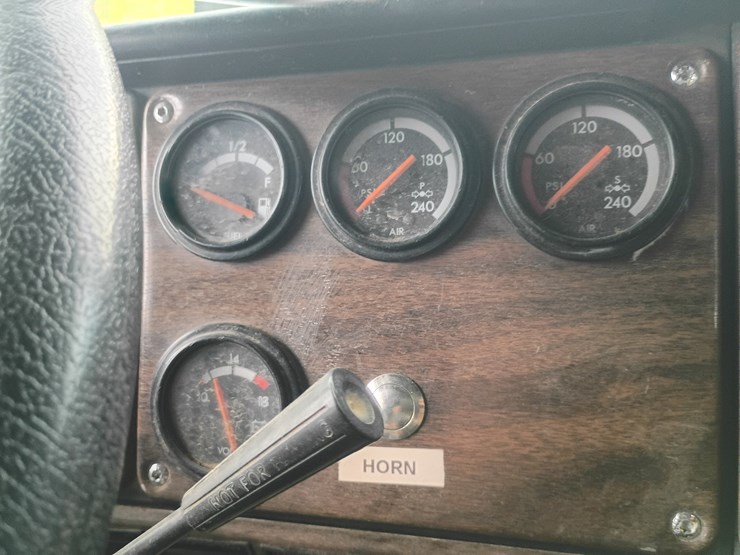 1995-freightliner-fld120-image-57