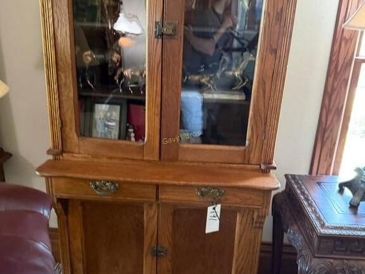 oak-wood-display-cabinet-image-3