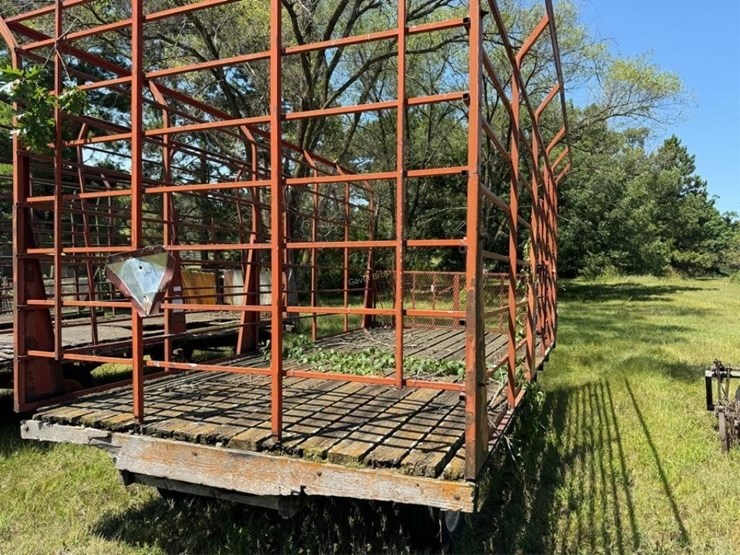 meyer-bale-rack-&-gear-image-4