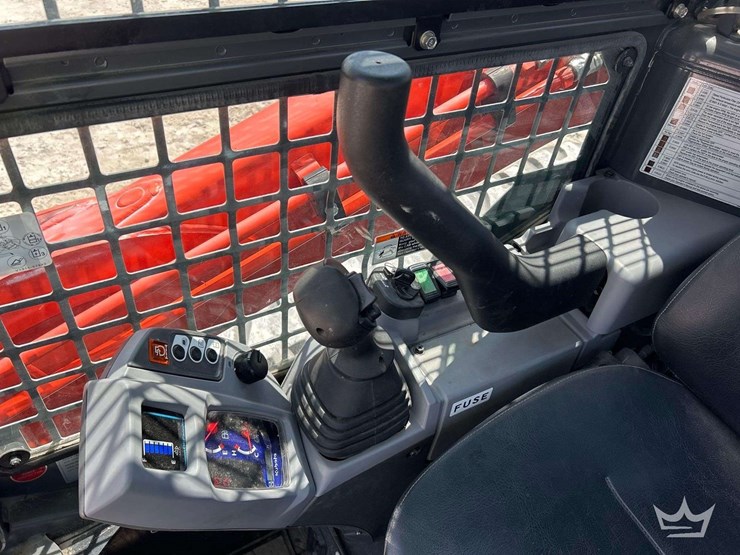 kubota-svl97-2-compact-track-loader-skid-steer-image-15