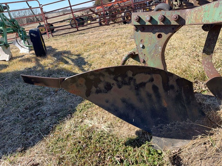 john-deere-three-point-two-bottom-plow-image-13