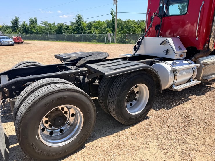 2016-freightliner-122sd-image-49