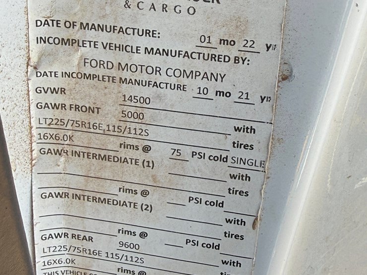 2022-ford-cargo-image-32